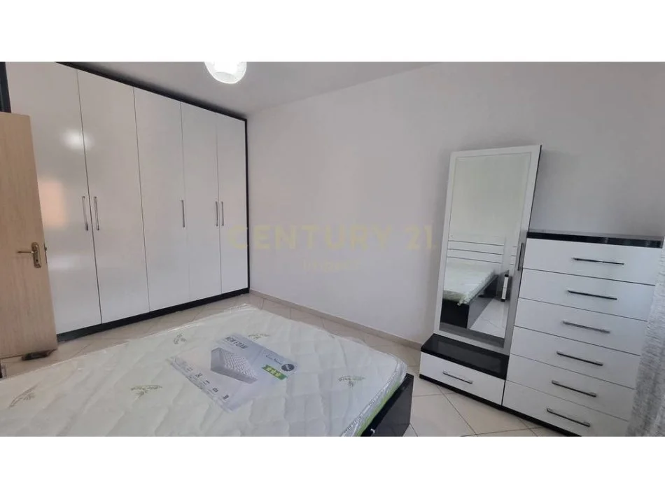 Tirane, jepet me qera apartament 1+1+Ballkon Kati 9, 77 m² 550 € 