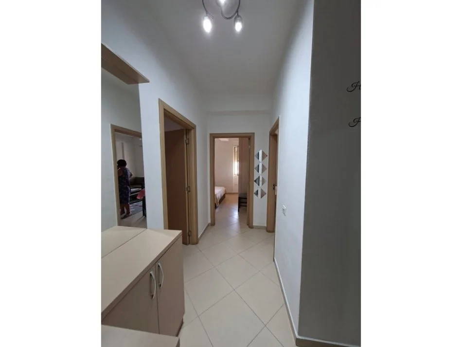 Tirane, jepet me qera apartament 2+1 Kati 6, 93 m² 550 € (përballë Spitalit Amerikan 3)