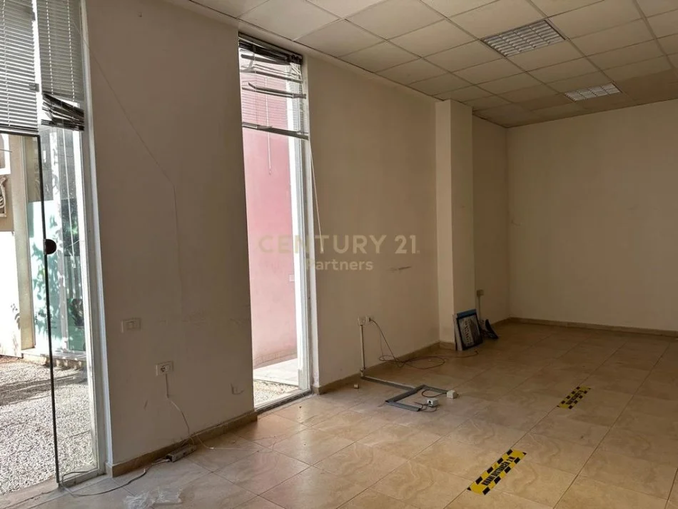 Tirane, jepet me qera ambjent biznesi Kati 0, 52 m² 550 € (Kompleksi Magnet)