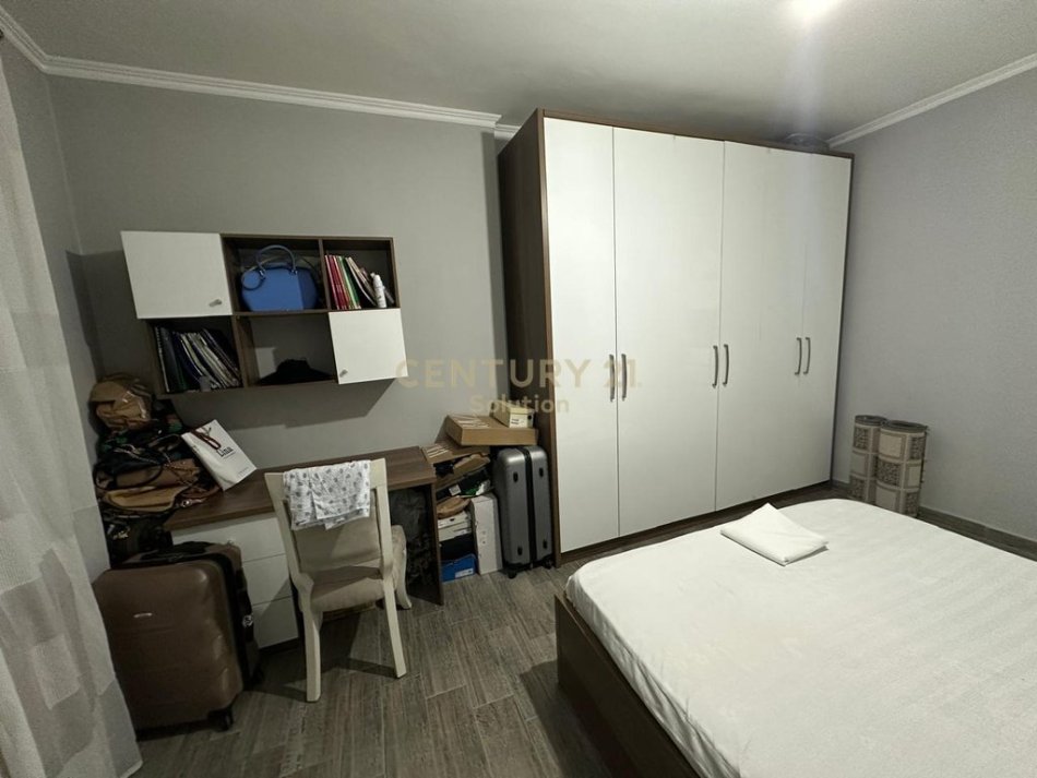 Tirane, jepet me qera apartament 1+1 , 75 m² 500 € (rruga e dibres)
