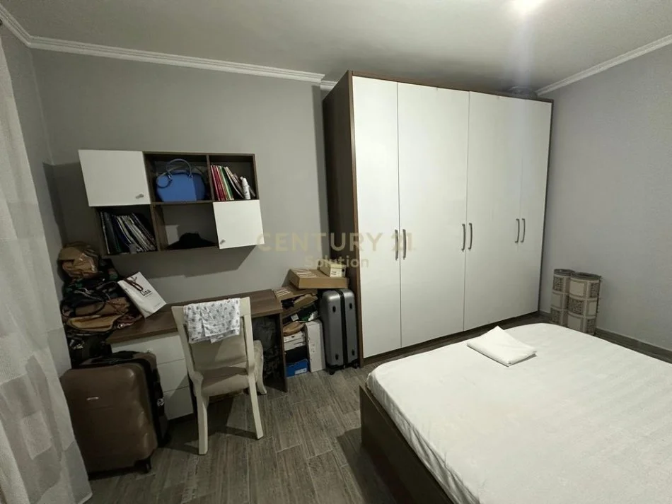 Tirane, jepet me qera apartament 1+1 , 75 m² 500 € (rruga e dibres)
