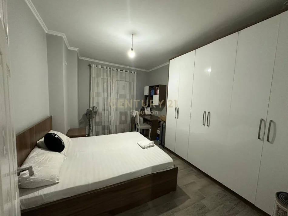 Tirane, jepet me qera apartament 1+1 , 75 m² 500 € (rruga e dibres)