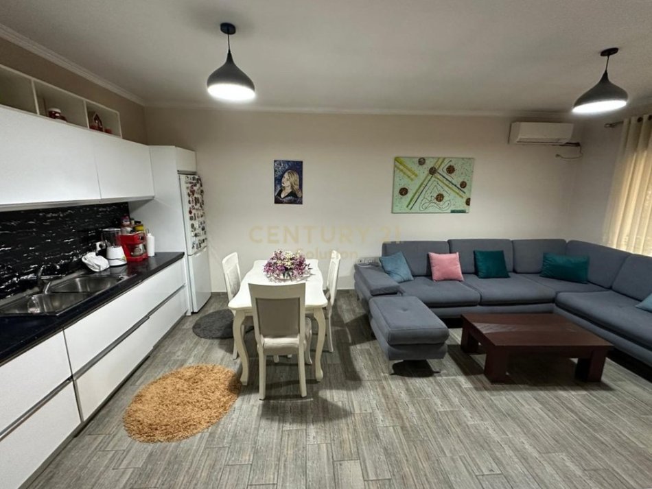 Tirane, jepet me qera apartament 1+1 , 75 m² 500 € (rruga e dibres)