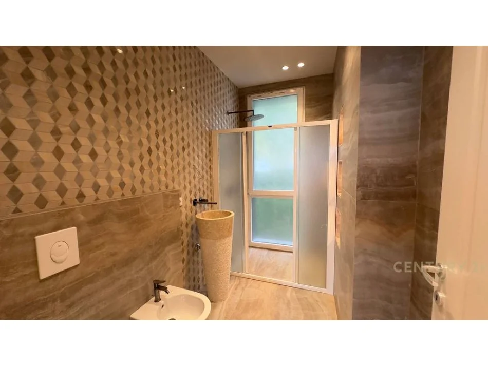 Tirane, shitet apartament 3+1 Kati 2, 153 m² 360.000 € 