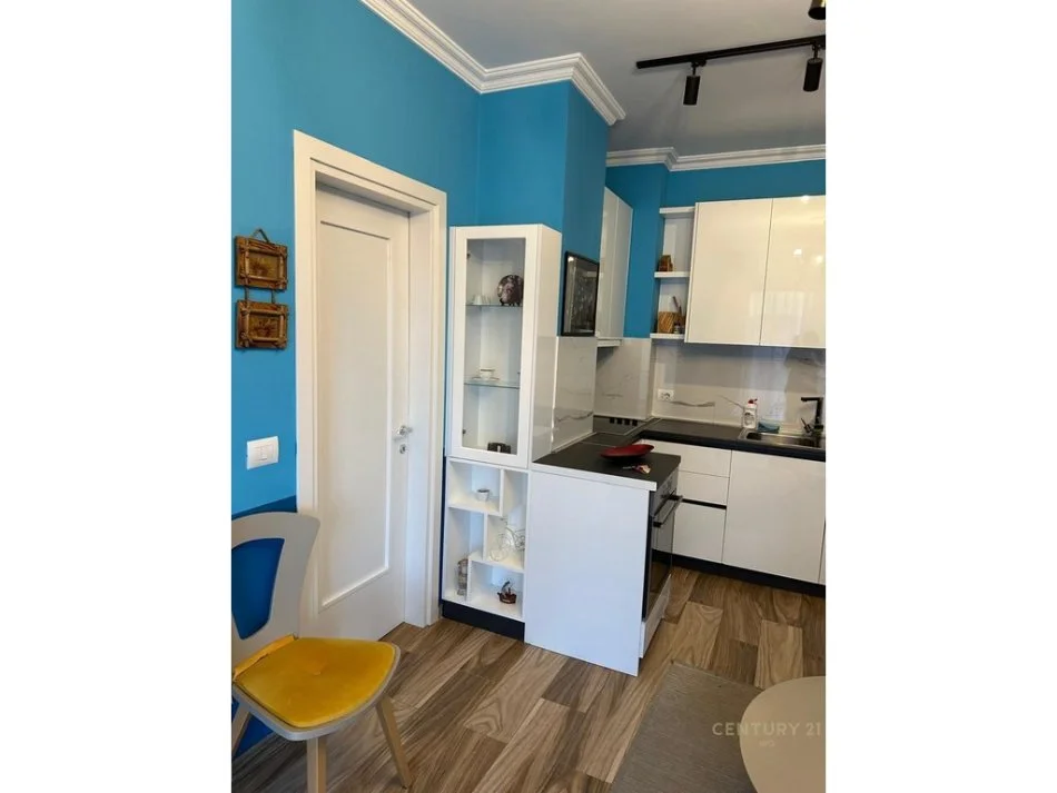 Tirane, jepet me qera apartament 2+1 Kati 2, 100 m² 700 € (rruga Forsina Plaku)