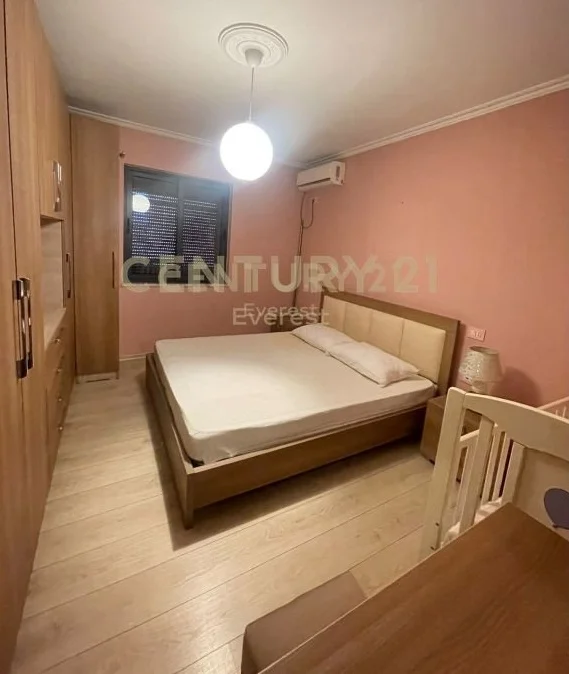 Tirane, jepet me qera apartament 1+1 Kati 2, 55 m² 400 € 