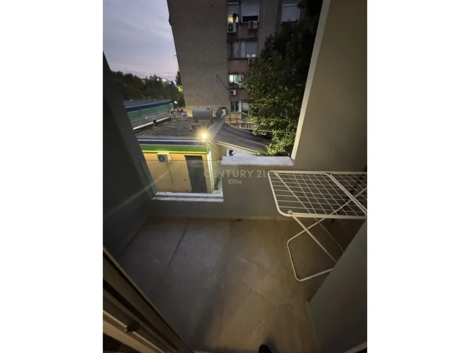 Tirane, jepet me qera apartament 2+1 Kati 1, 81 m² 850 € (MATERNITETI I RI ;Bulevardi Zhan Dark Tirana Albania)