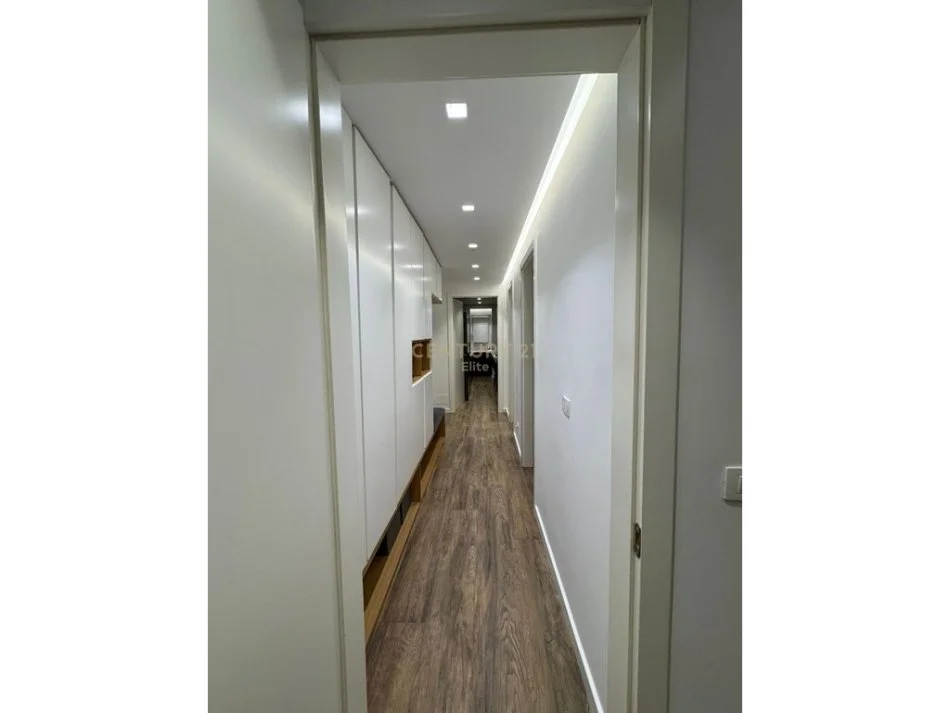 Tirane, jepet me qera apartament 2+1 Kati 1, 81 m² 850 € (MATERNITETI I RI ;Bulevardi Zhan Dark Tirana Albania)