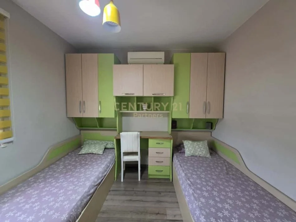 Tirane, jepet me qera apartament 2+1 Kati 10, 100 m² 800 € (TEK KOMPLEKSI PANORAMA)
