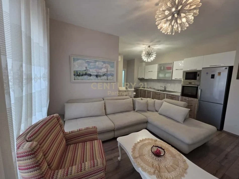 Tirane, jepet me qera apartament 2+1 Kati 10, 100 m² 700 € (HIPOTEKA)