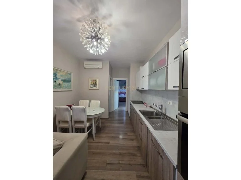 Tirane, jepet me qera apartament 2+1 Kati 10, 100 m² 800 € (TEK KOMPLEKSI PANORAMA)