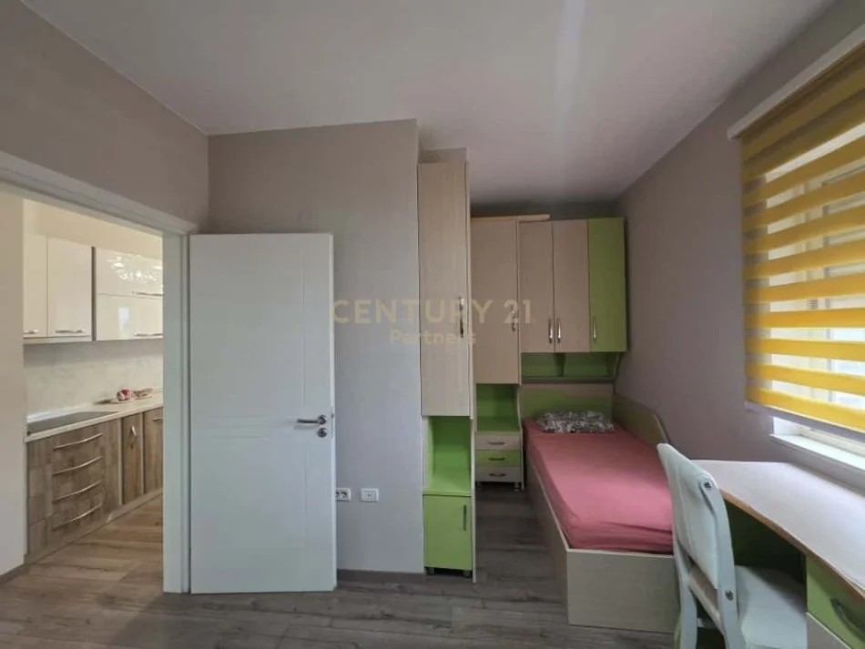 Tirane, jepet me qera apartament 2+1 Kati 10, 100 m² 800 € (TEK KOMPLEKSI PANORAMA)