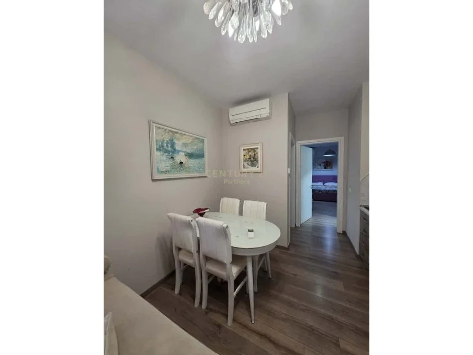 Tirane, jepet me qera apartament 2+1 Kati 10, 100 m² 700 € (HIPOTEKA)
