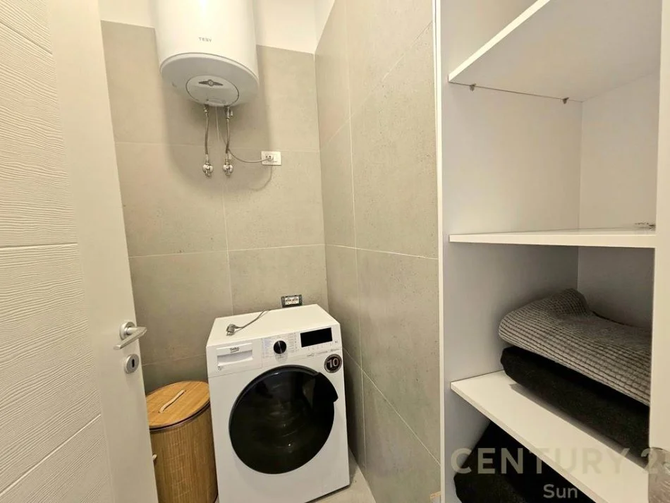 Tirane, jepet me qera apartament 1+1 Kati 6, 77 m² 800 € (zonen e Liqenit te Thate, ngjitur me Hotel Radissonin.)