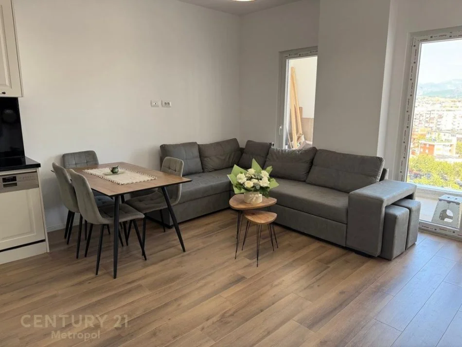 Tirane, jepet me qera apartament 1+1 Kati 10, 72 m² 650 € 