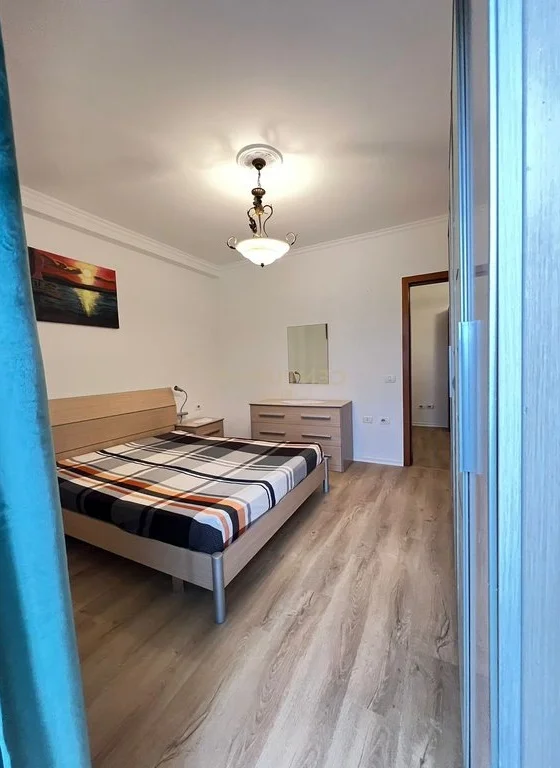 Tirane, jepet me qera apartament 1+1 Kati 7, 70 m² 400 € 