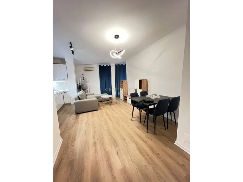 Tirane, jepet me qera apartament 1+1 Kati 7, 70 m² 400 € (Fresku)