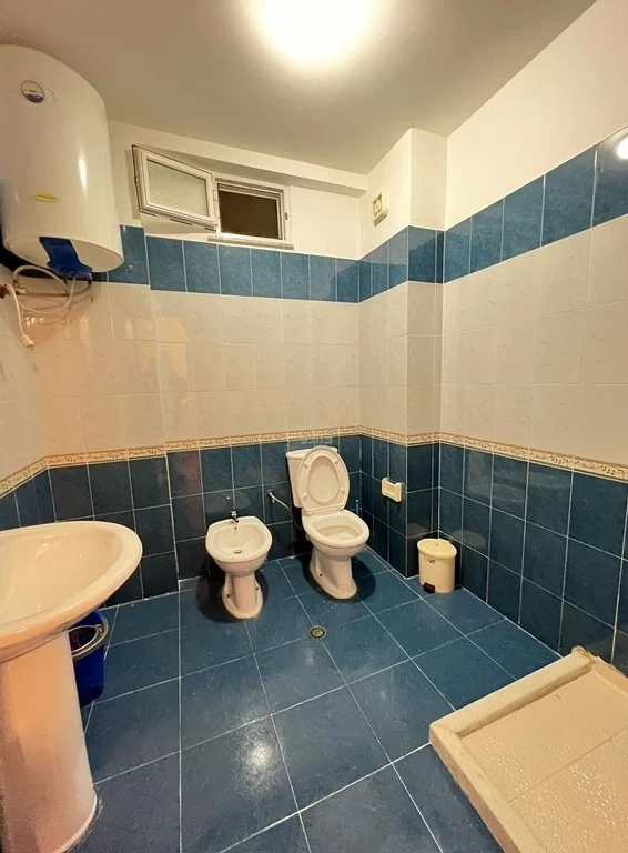 Tirane, jepet me qera apartament 1+1 Kati 7, 70 m² 400 € 