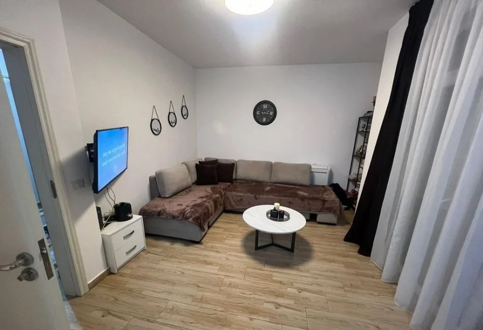 Tirane, jepet me qera apartament 1+1 Kati 1, 70 m² 550 € (Rruga 5 Maji)