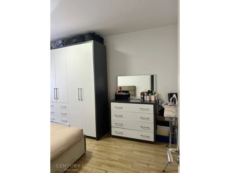 Tirane, jepet me qera apartament 1+1 Kati 1, 70 m² 550 € (5 Maji)