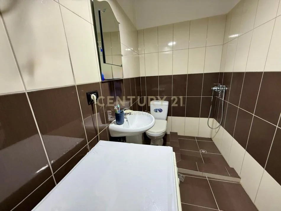 Tirane, jepet me qera apartament 1+1 Kati 5, 65 m² 550 € (SELITE)