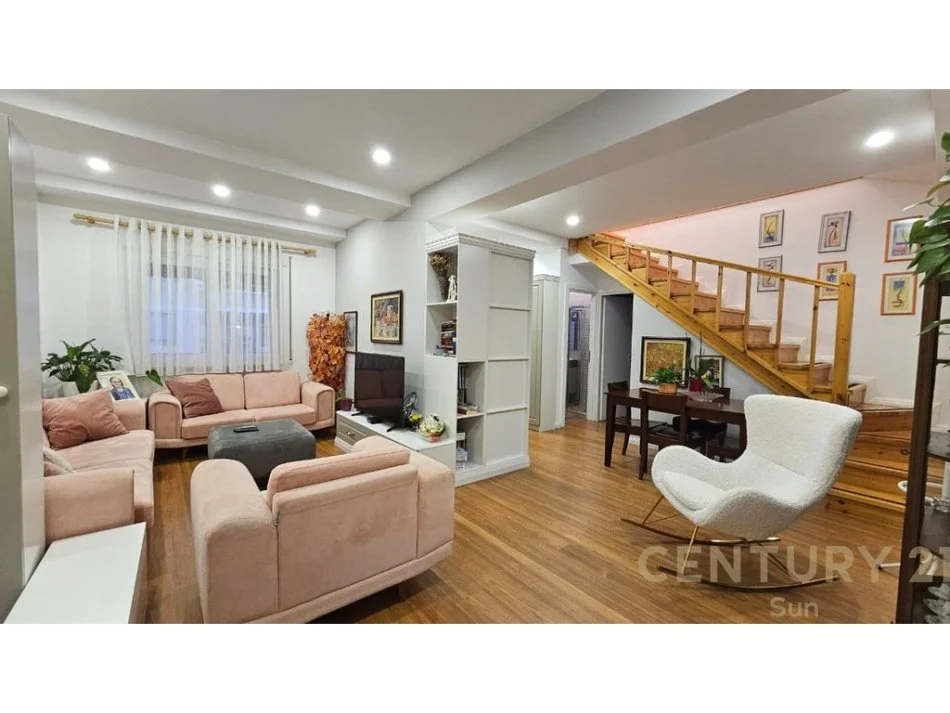 Tirane, jepet me qera apartament 2+1 Kati 4, 100 m² 900 € (LIQENI I THATE)
