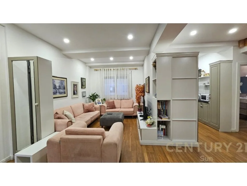 Tirane, jepet me qera apartament 2+1 Kati 4, 100 m² 900 € (LIQENI I THATE)