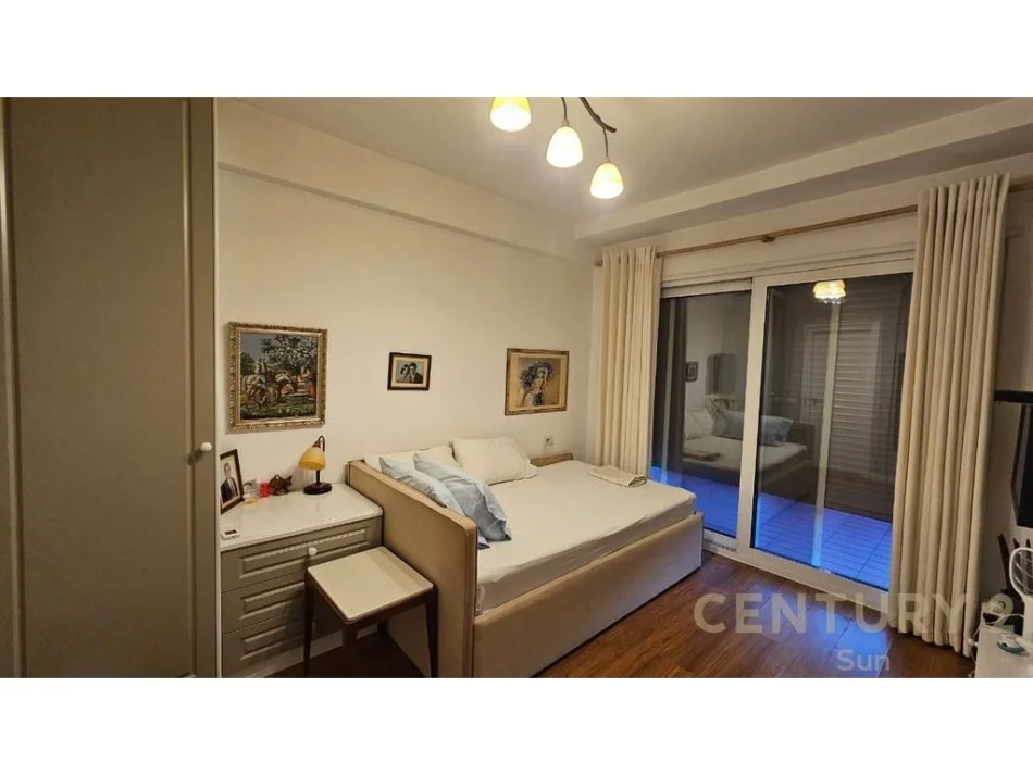 Tirane, jepet me qera apartament 2+1 Kati 4, 100 m² 900 € (LIQENI I THATE)