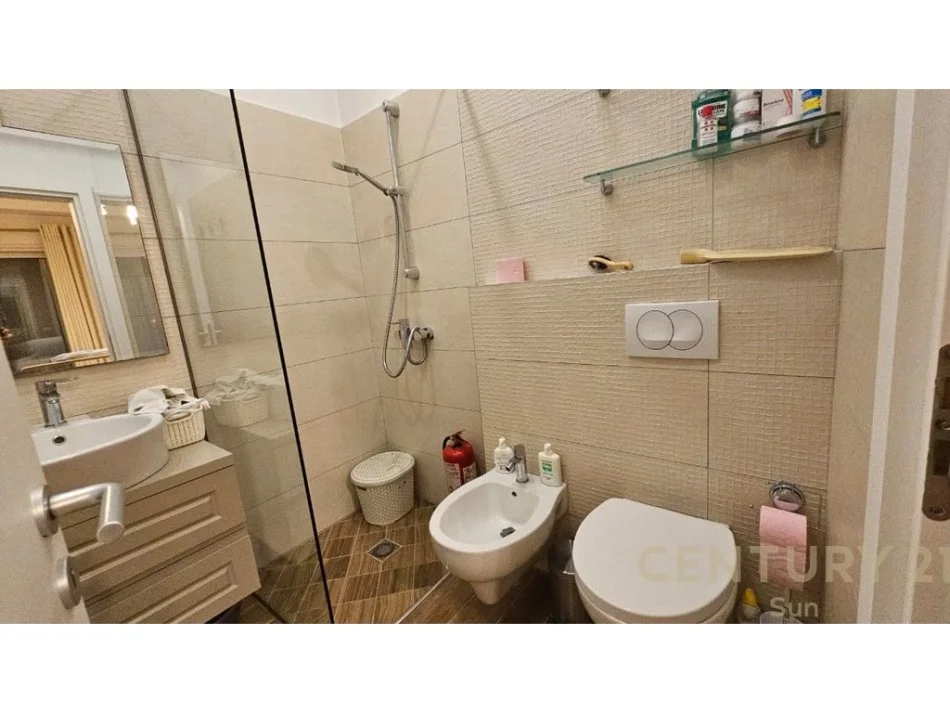 Tirane, jepet me qera apartament 2+1 Kati 4, 100 m² 900 € (Hotel Radisson ne zonen e Liqenit te Thate.)