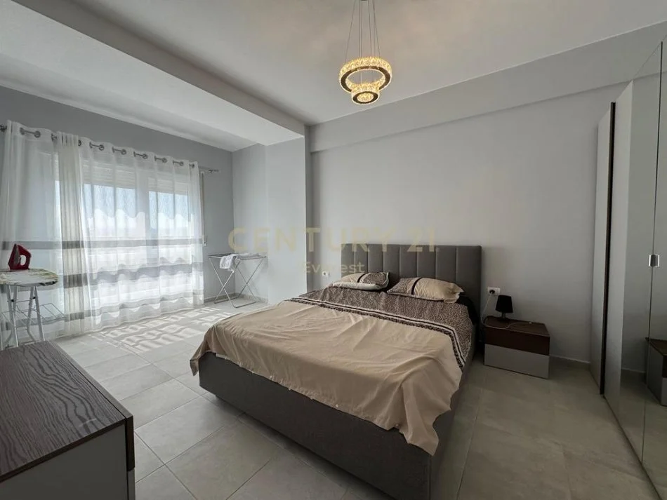 Tirane, jepet me qera apartament 2+1 Kati 7, 101 m² 750 € (Brryli)