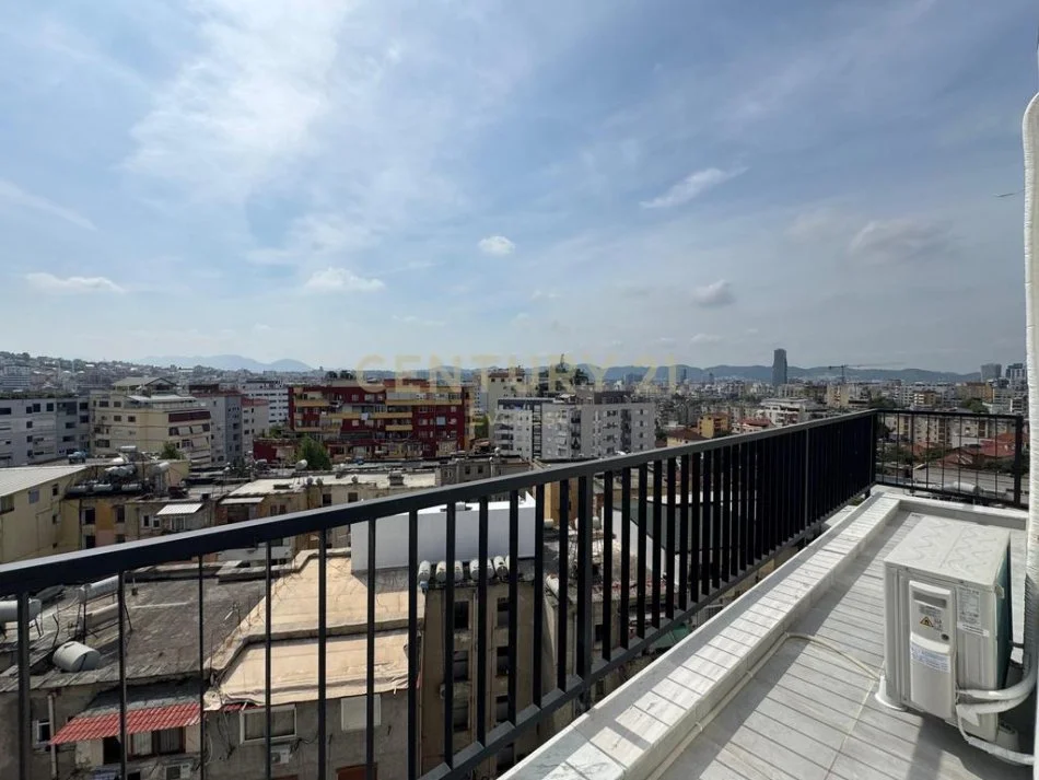 Tirane, jepet me qera apartament 2+1 Kati 7, 101 m² 750 € (Brryli)