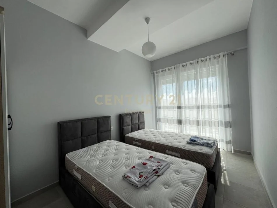 Tirane, jepet me qera apartament 2+1 Kati 7, 101 m² 750 € (Brryli)