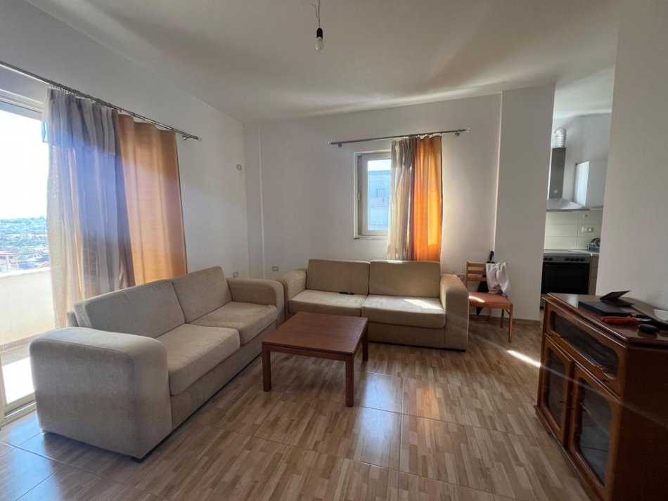 Tirane, jepet me qera apartament 2+1+Ballkon Kati 1, 112 m² 400 € 