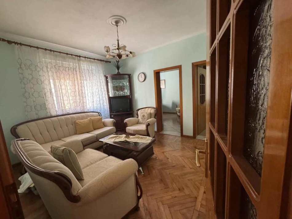 Tirane, jepet me qera apartament 2+1 Kati 4, 59 m² 650 € 