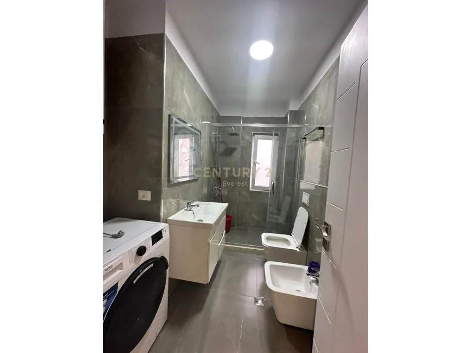Tirane, jepet me qera apartament 1+1 Kati 4, 50 m² 550 € 