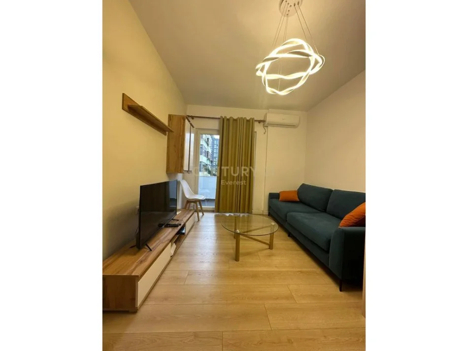 Tirane, jepet me qera apartament 1+1 Kati 4, 50 m² 550 € 