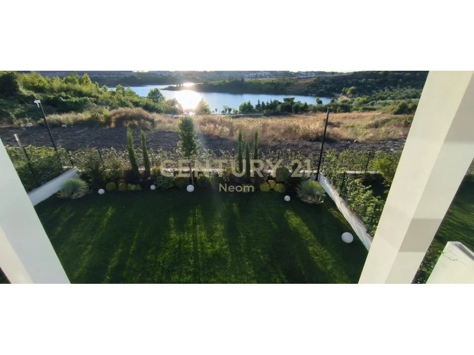 Tirane, shitet Vile 3+1+Aneks+Ballkon Kati 0, 450 m² 570.000 € (Neom122373)