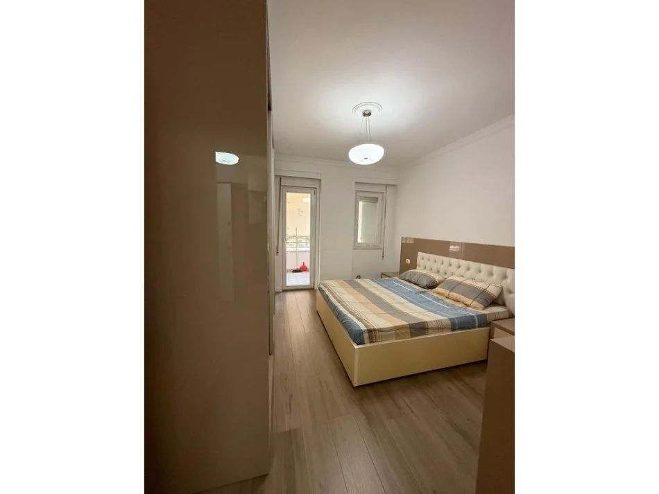 Tirane, jepet me qera apartament 1+1 Kati 3, 73 m² 650 € (Rruga Bill Klinton Tirana Albania)