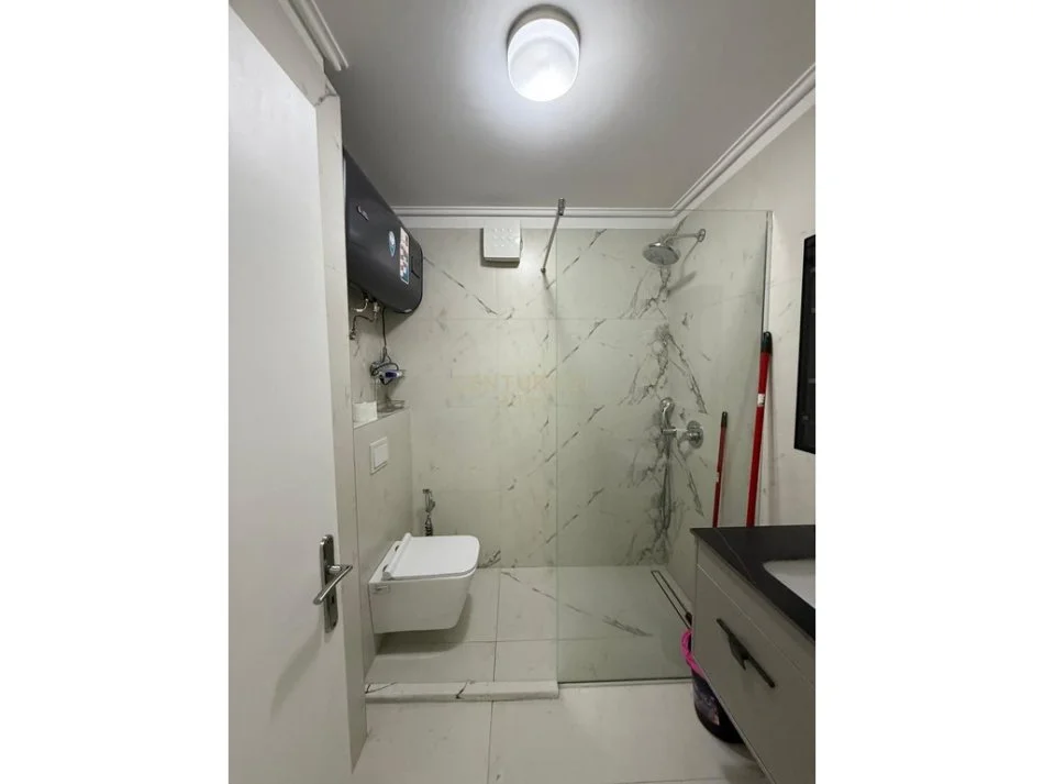 Tirane, jepet me qera apartament 1+1 Kati 3, 73 m² 650 € (Rruga Bill Klinton Tirana Albania)