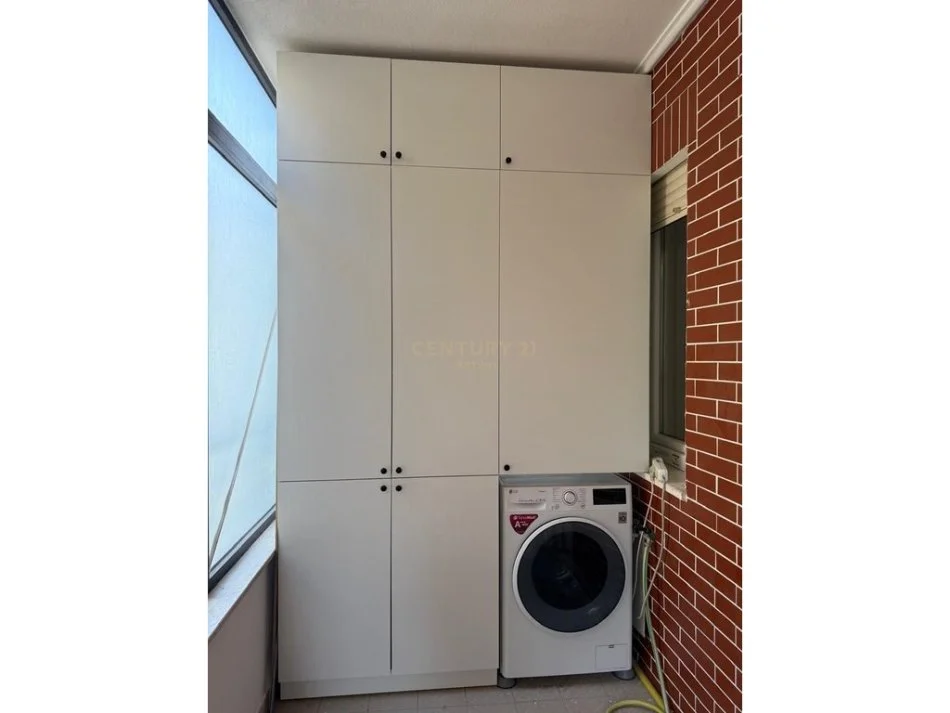 Tirane, jepet me qera apartament 1+1 Kati 3, 73 m² 650 € (Rruga Bill Klinton Tirana Albania)