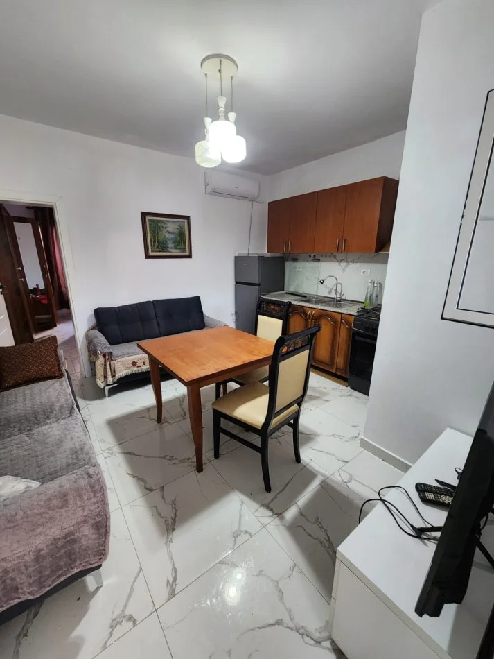 Tirane, jepet me qera shtepi 1+1 Kati 0, 50 m² 300 € (Rruga Ramadan Bogdani)
