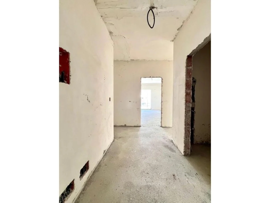 Tirane, shitet apartament , 430.000 € (Komuna e Parisit)