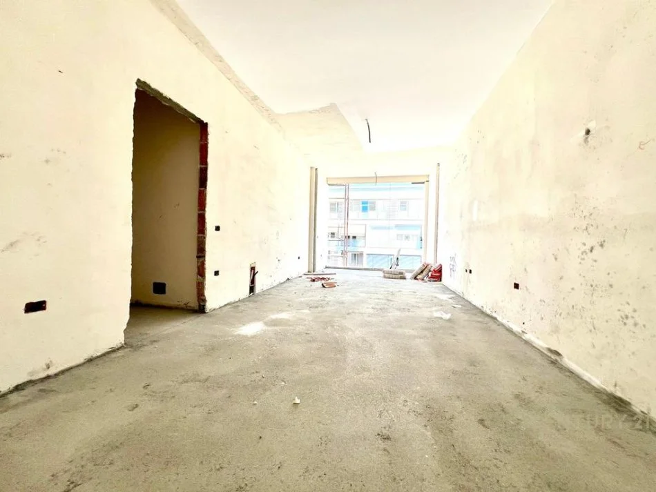 Tirane, shitet apartament , 430.000 € (Komuna e Parisit)