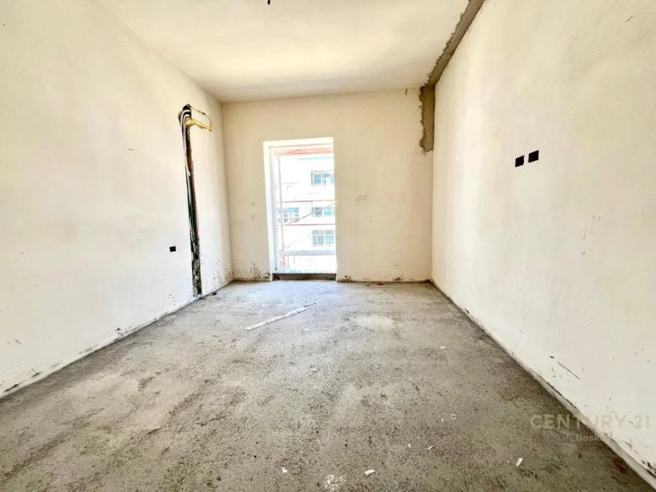 Tirane, shitet apartament , 430.000 € (Komuna e Parisit)