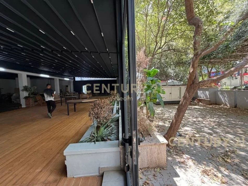 Tirane, jepet me qera ambjent biznesi Kati 0, 727 m² 15.000 € (TEK ISH-EKSPOZITA)