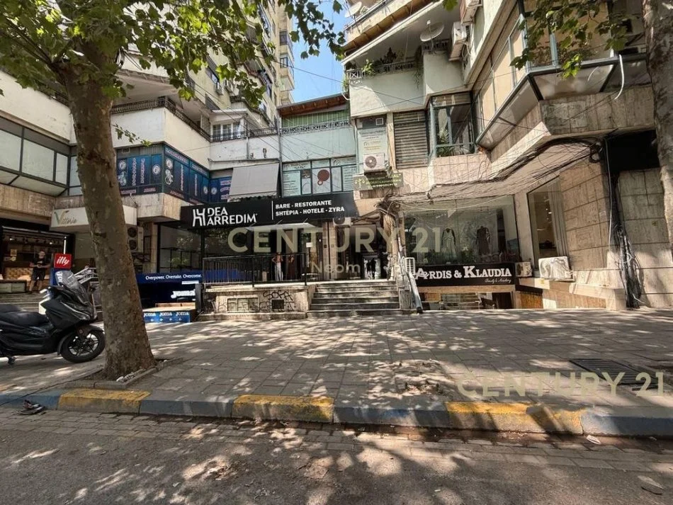 Tirane, jepet me qera ambjent biznesi Kati 0, 727 m² 15.000 € (TEK ISH-EKSPOZITA)