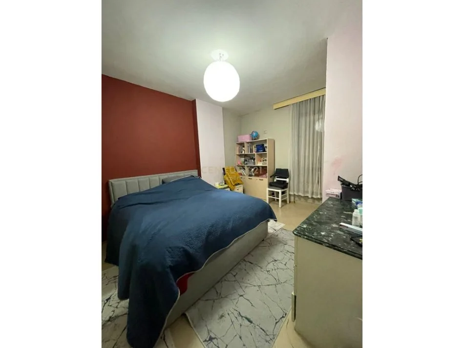 Tirane, jepet me qera apartament 2+1+Ballkon Kati 3, 106 m² 500 € (yzberisht)