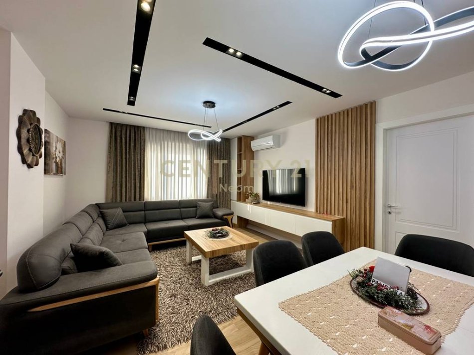 Tirane, jepet me qera apartament 1+1+Aneks+Ballkon Kati 1, 600 € 