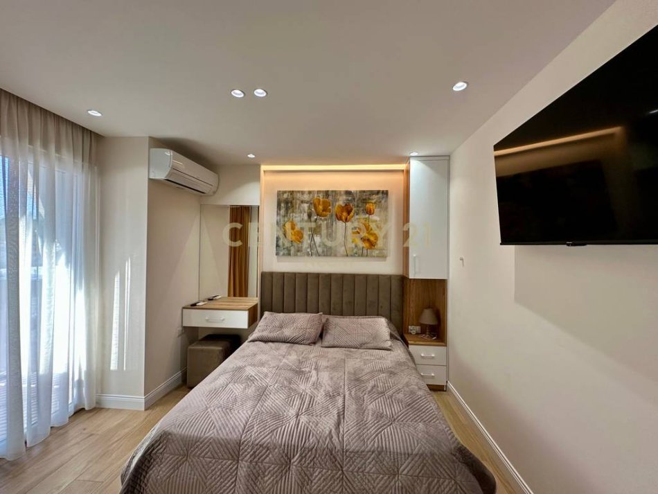 Tirane, jepet me qera apartament 1+1+Aneks+Ballkon Kati 1, 600 € 