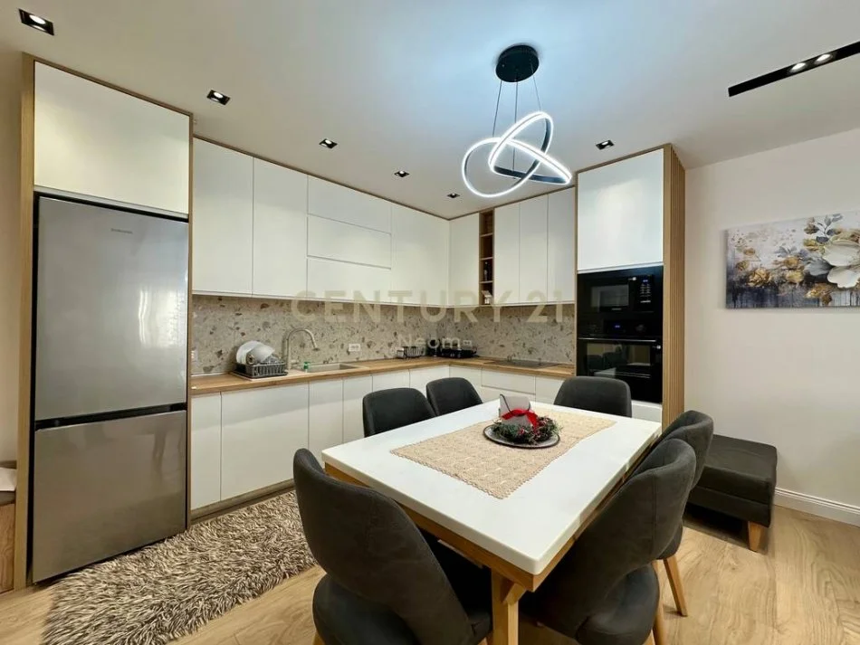 Tirane, jepet me qera apartament 1+1+Aneks+Ballkon Kati 1, 68 m² 600 € (Neom122458)